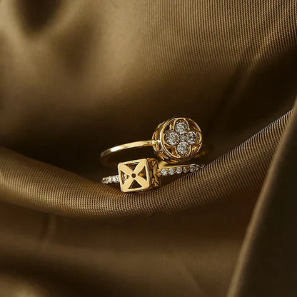 Doppellagiger Blumenförmiger Ring in Goldfarbe
